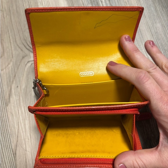 Classic Orange Vintage Wallet with key ring width is 5 length is 3 - Picture 7 of 7